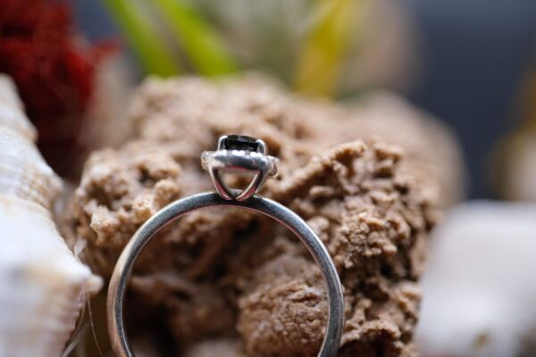 Alaşımlı Kararmaz Gümüş Üzeri  Natural 0.32ct Spinel 0.17ct Beyaz Topaz  Yüzük( No:15)